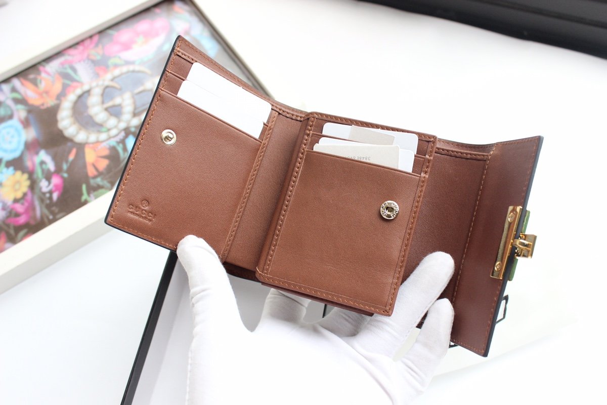 Gvc*1 Padlock wallet 002