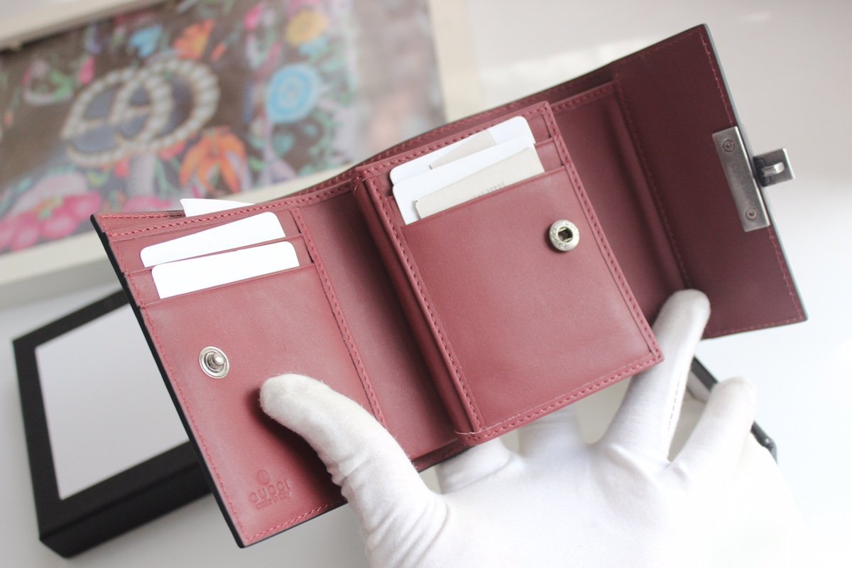 Gvc*1 Padlock wallet 004