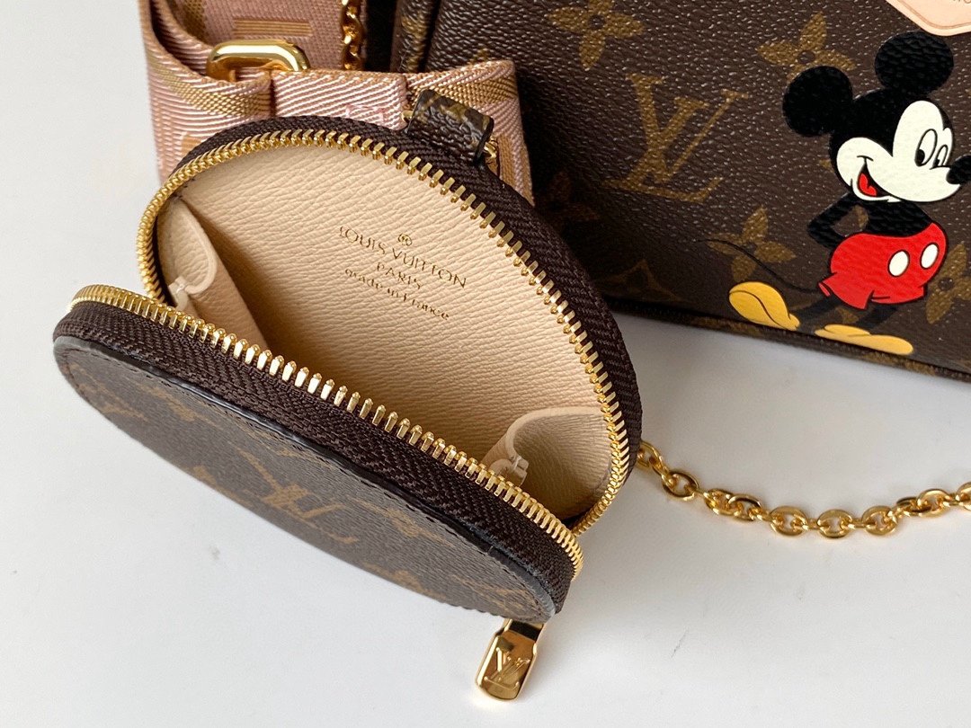 LV Multi Pochette Accessoires Monogram M44813