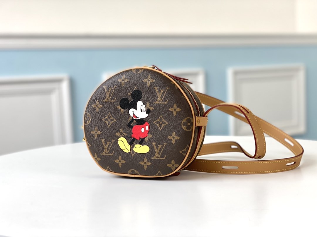 L0vis Vvtt0n Boite Chapeau Souple Monogram