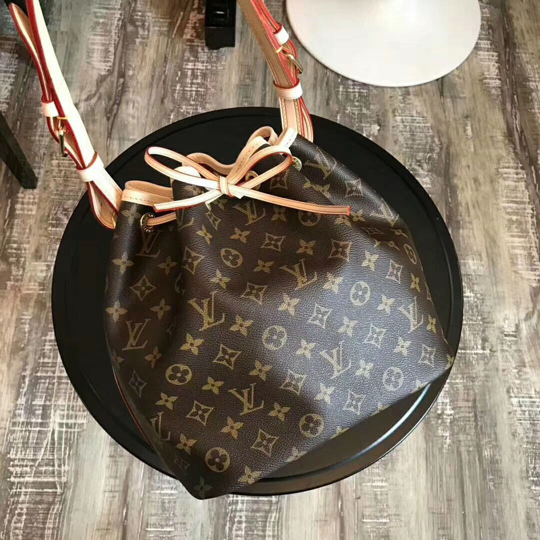 L0vis Vvtt0n Handbag 24cm