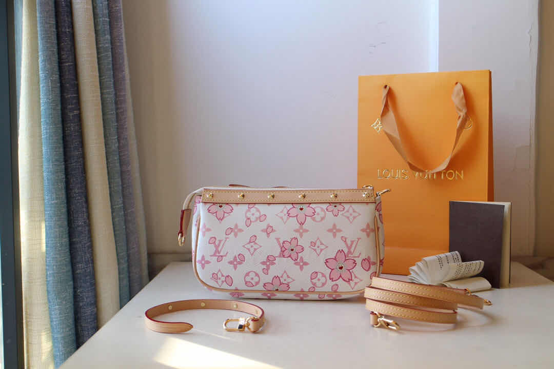 LV POCHETTE ACCESSOIRES M67760