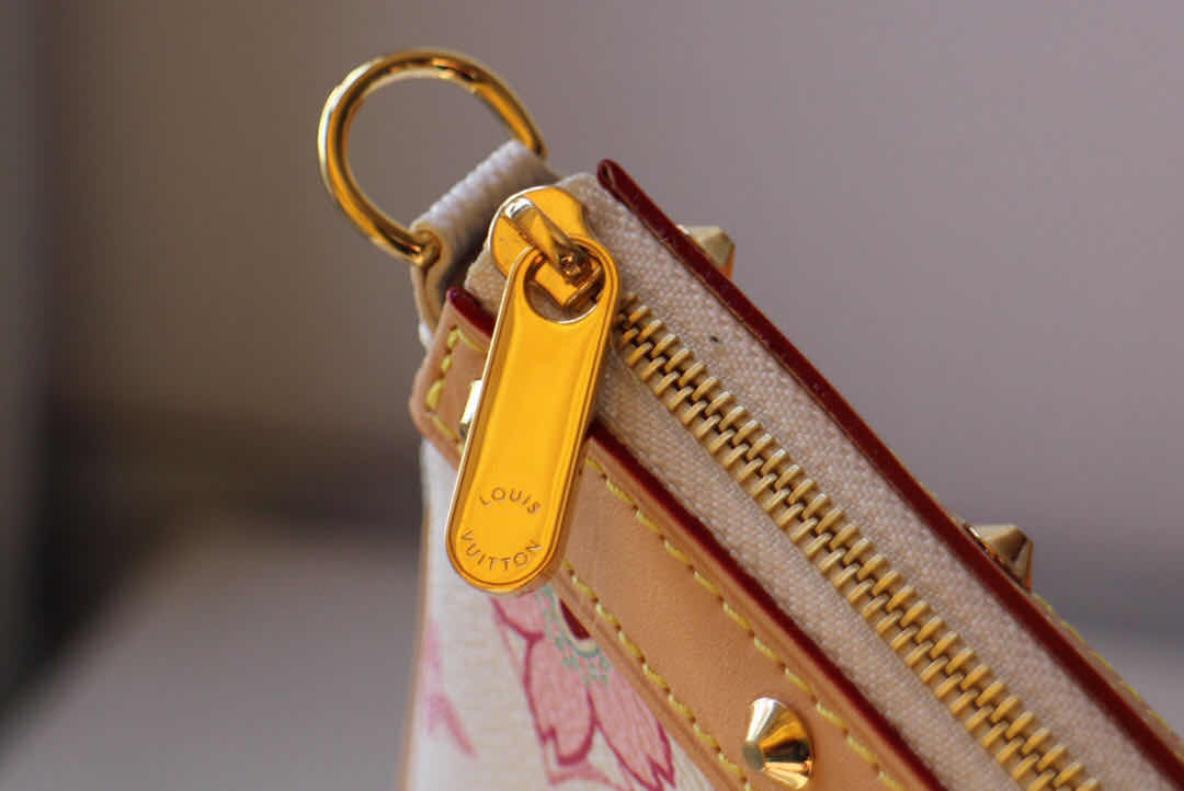 LV POCHETTE ACCESSOIRES M67760
