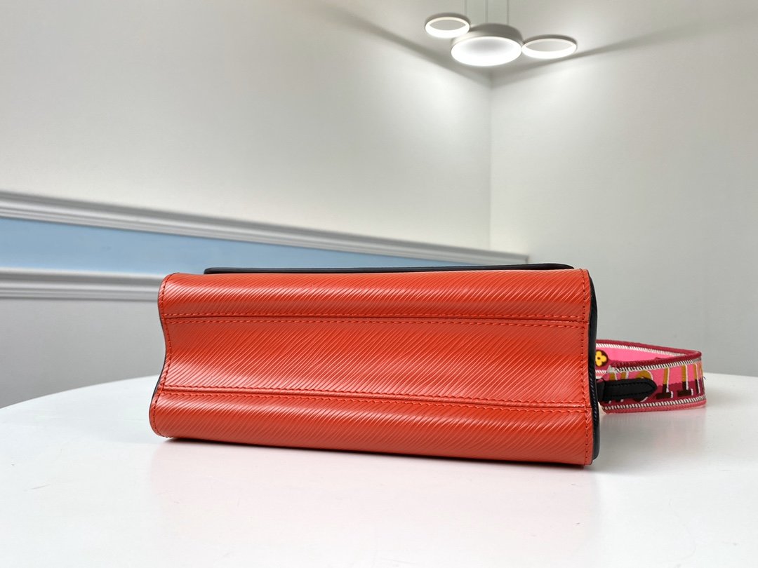 L0vis Vvtt0n Twist Strap MM Bag Epi Leather