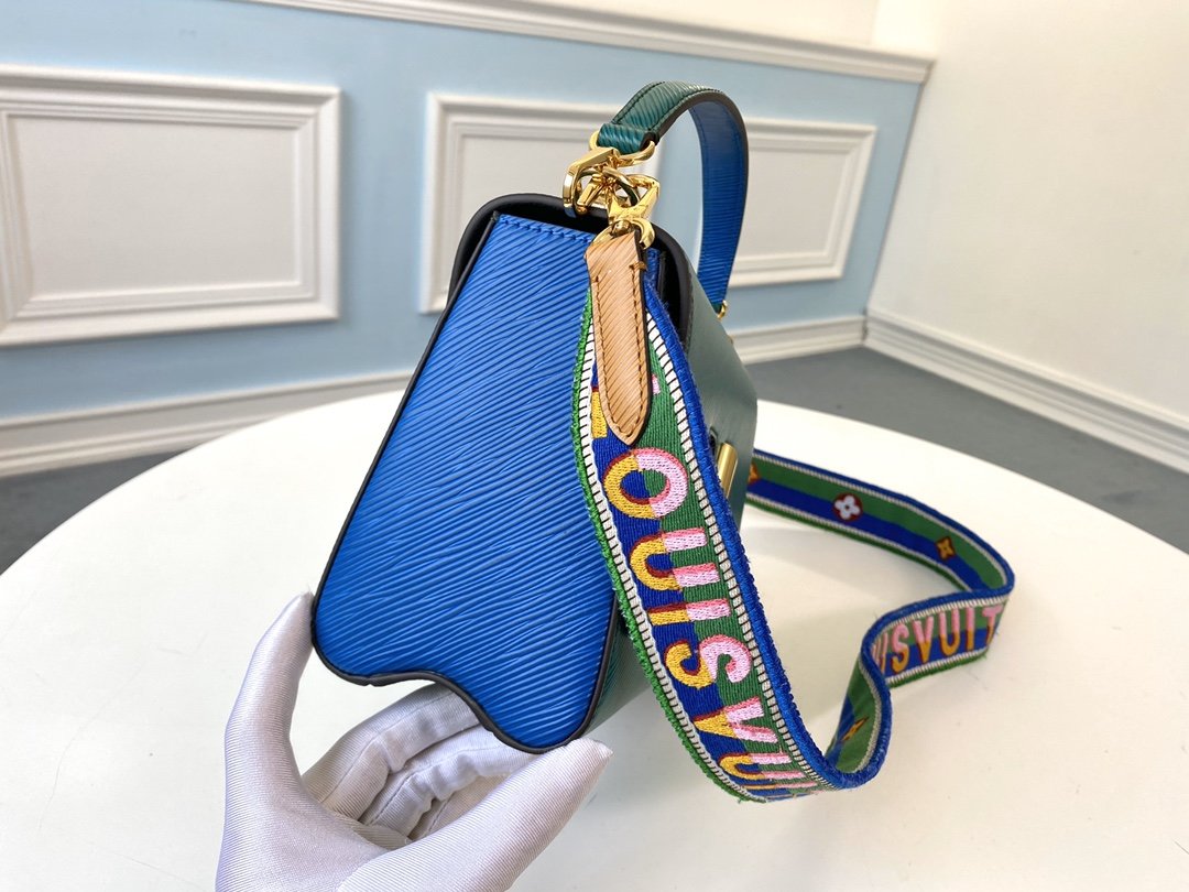 L0vis Vvtt0n Twist Strap MM Bag Epi Leather 001