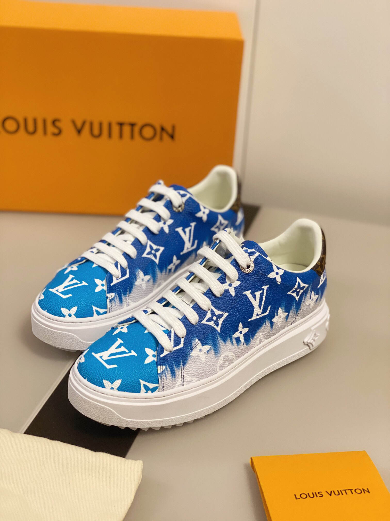 L0vis Vvtt0n Sneakers 001
