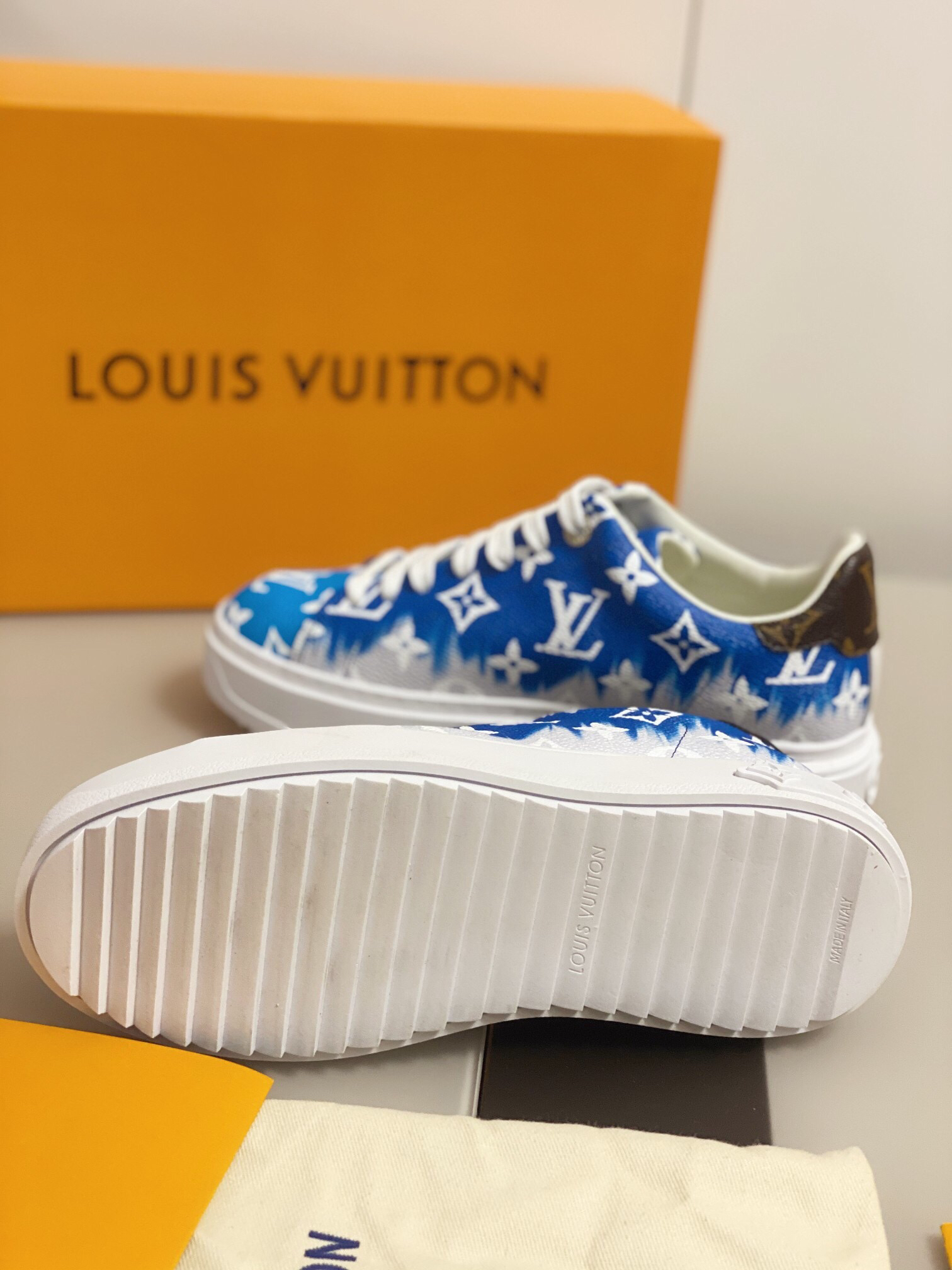 L0vis Vvtt0n Sneakers 001