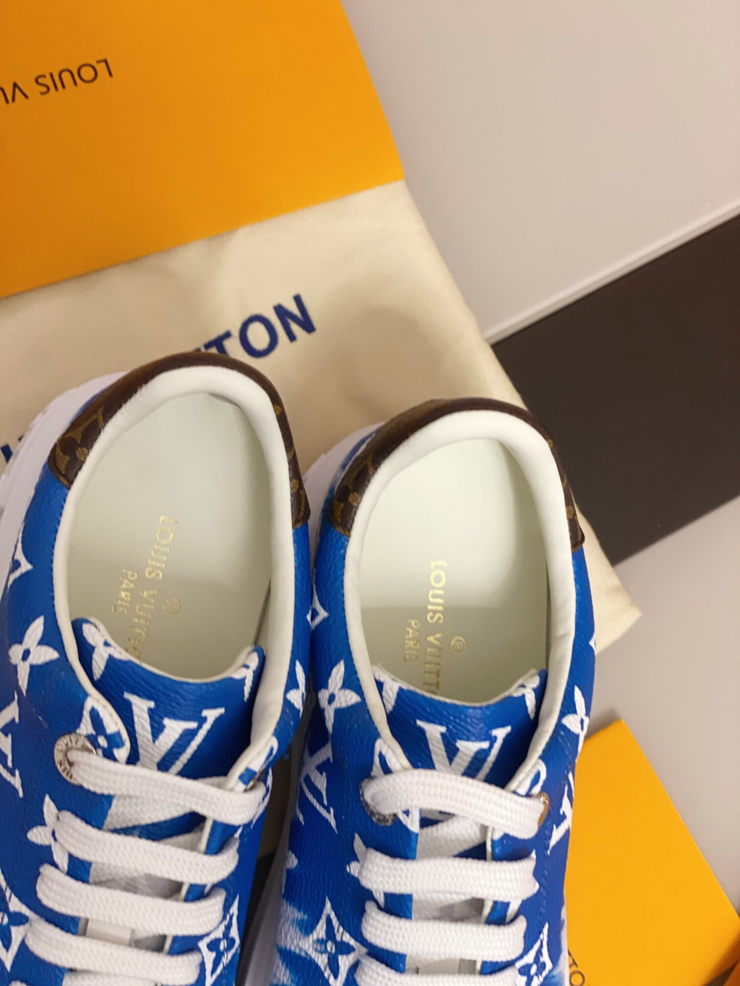 L0vis Vvtt0n Sneakers 001