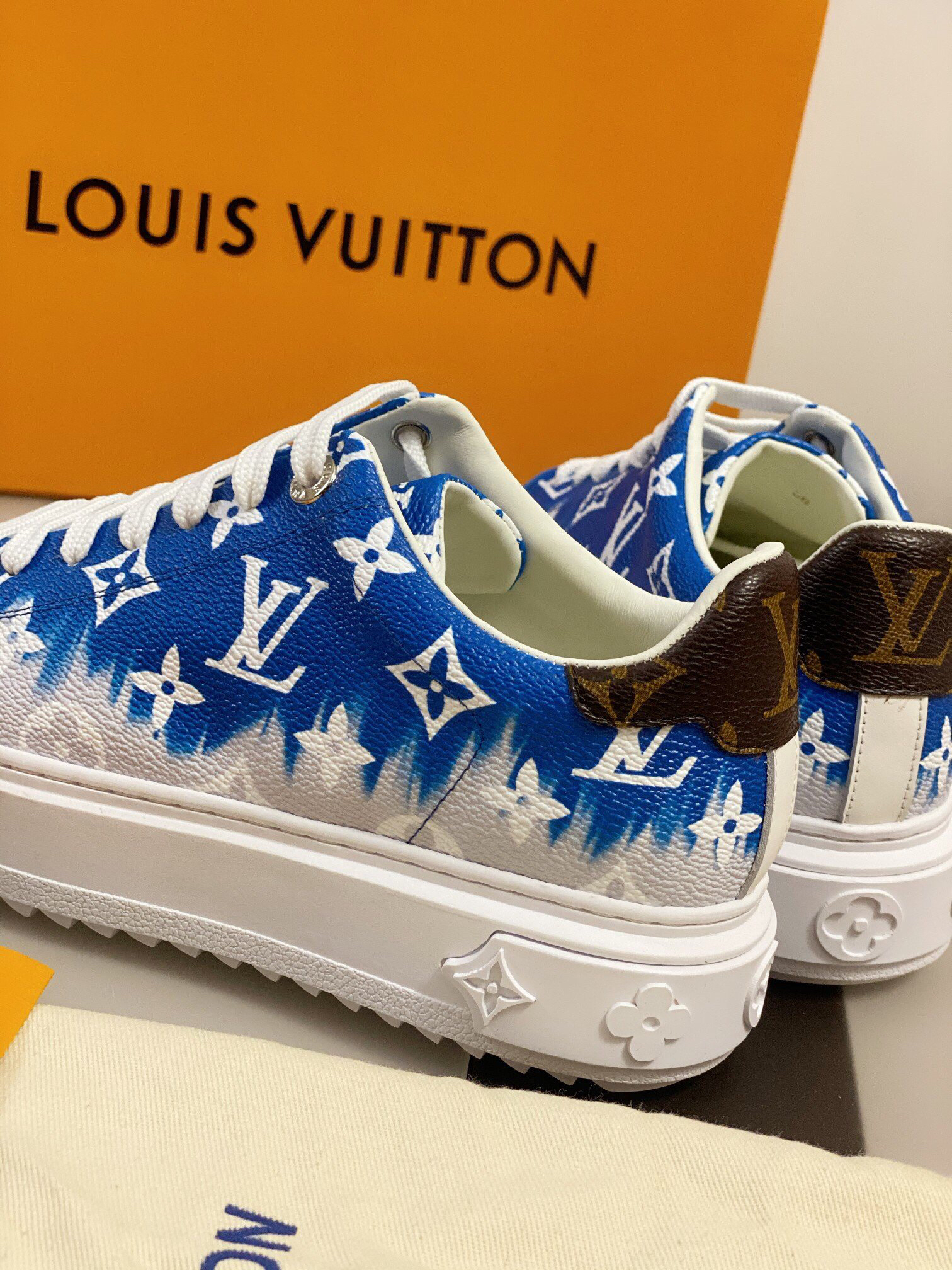 L0vis Vvtt0n Sneakers 001