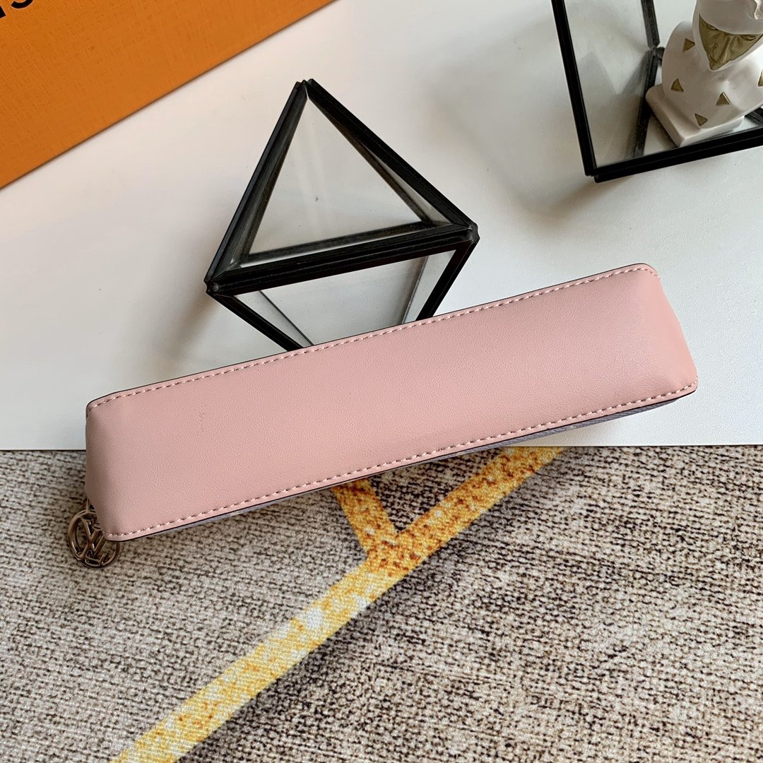 L0vis Vvtt0n Monogram Giant Elizabeth Pencil Pouch