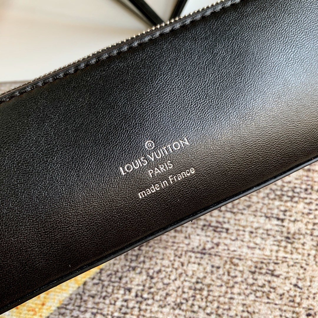 L0vis Vvtt0n Monogram Giant Elizabeth Pencil Pouch 004