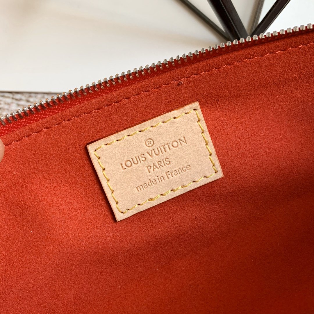 L0vis Vvtt0n Monogram Giant Elizabeth Pencil Pouch 006