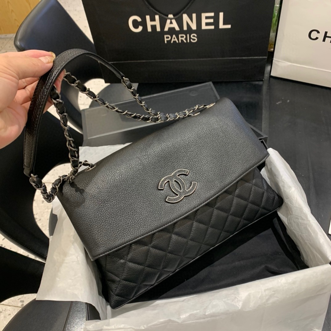 Ch**el Caviar Shoulder bag Black 32cm