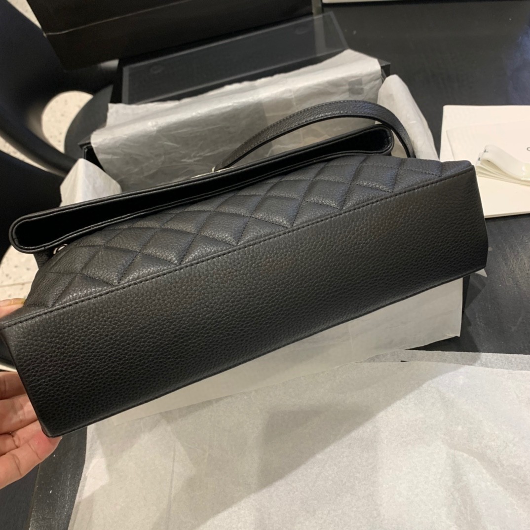 Ch**el Caviar Shoulder bag Black 32cm