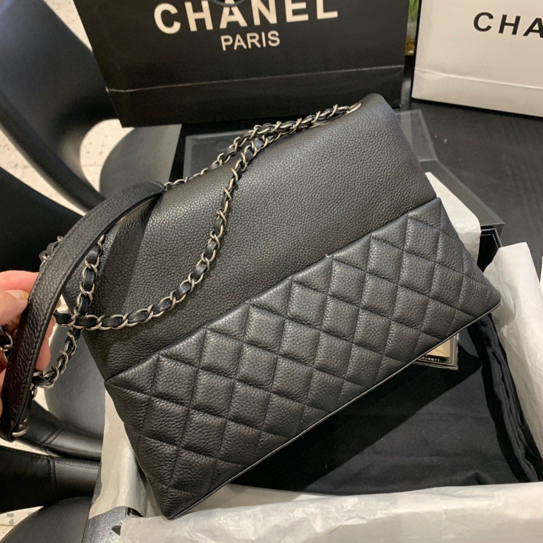 Ch**el Caviar Shoulder bag Black 32cm