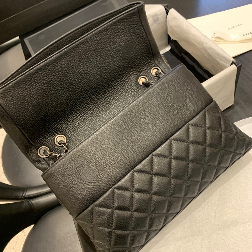 Ch**el Caviar Shoulder bag Black 32cm
