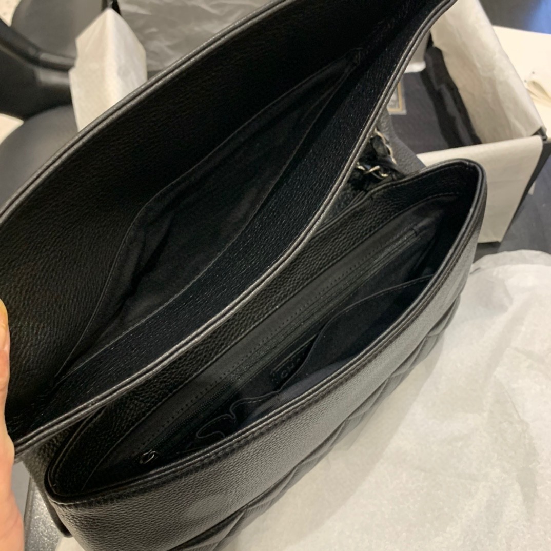 Ch**el Caviar Shoulder bag Black 32cm