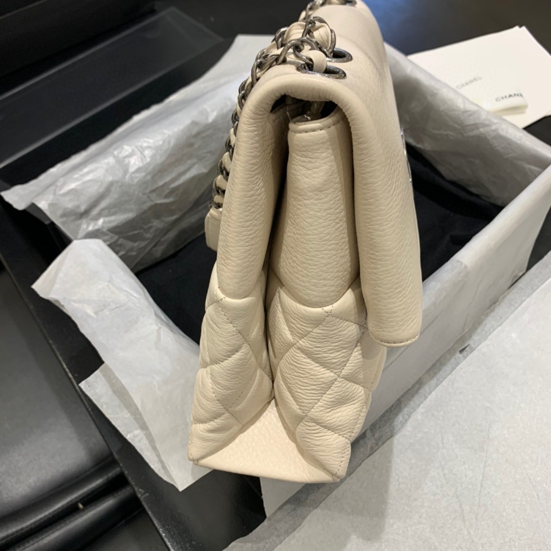 Ch**el Caviar Shoulder bag White 32cm