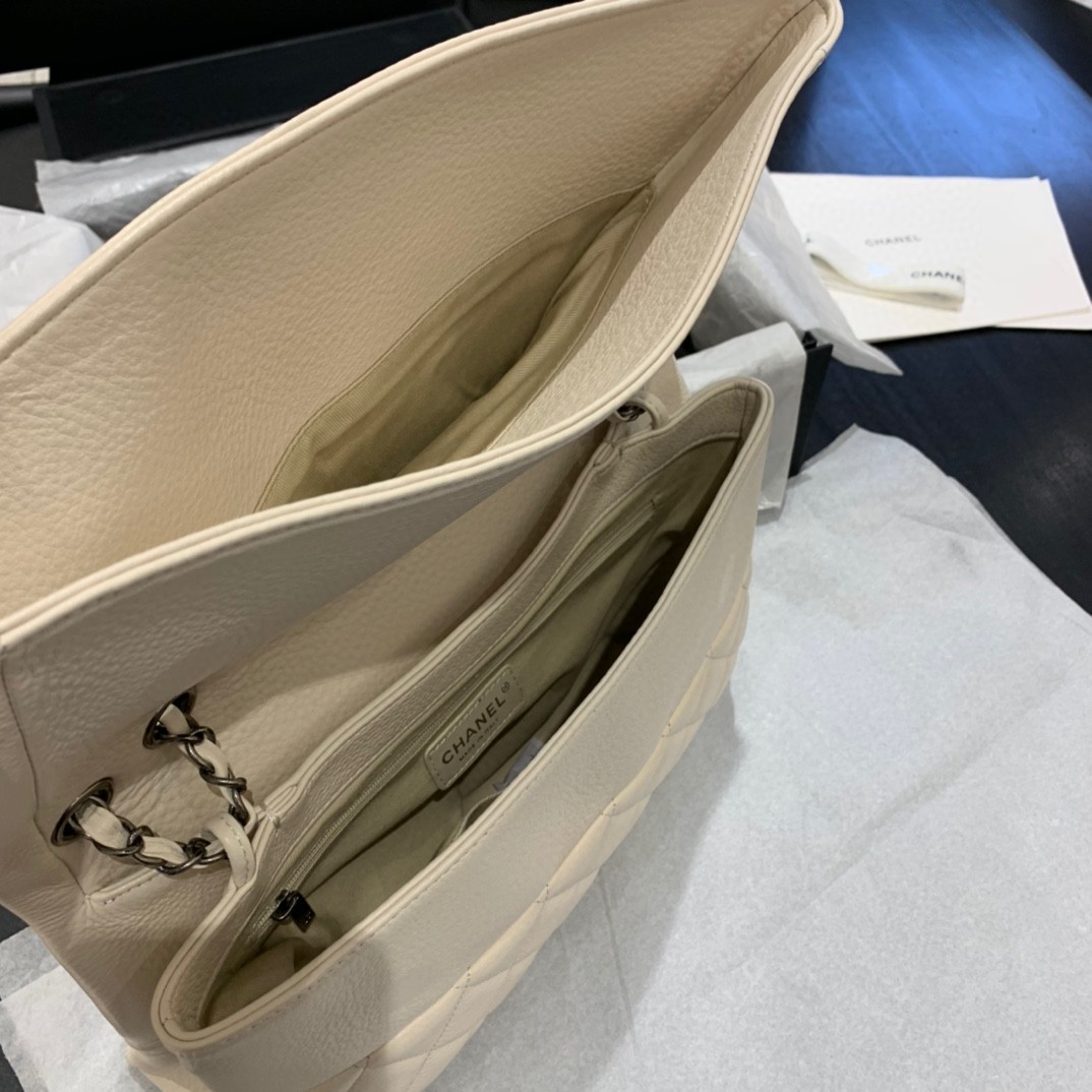 Ch**el Caviar Shoulder bag White 32cm