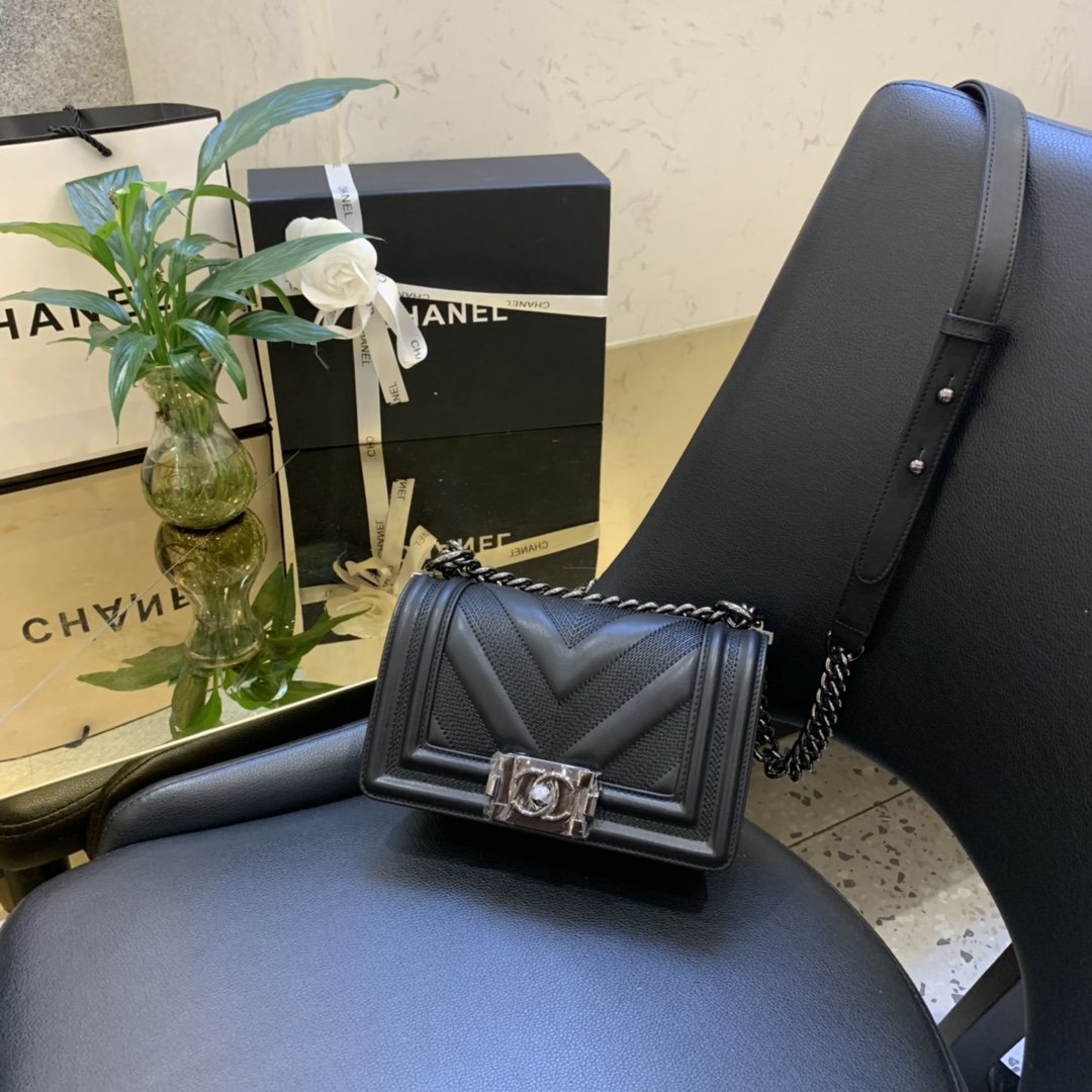 Ch**el V Boy Bag 20cm Black