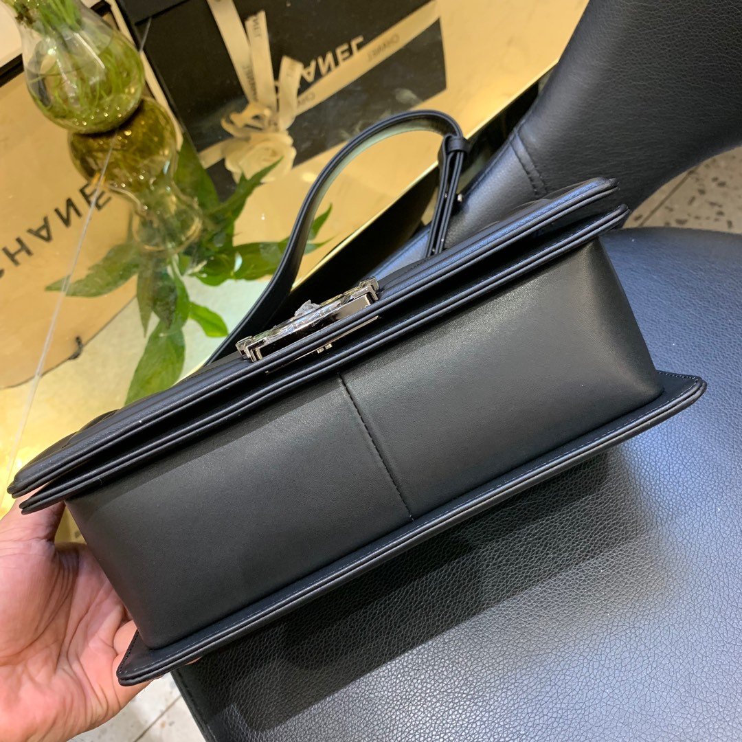 Ch**el V Boy Bag 25cm Black