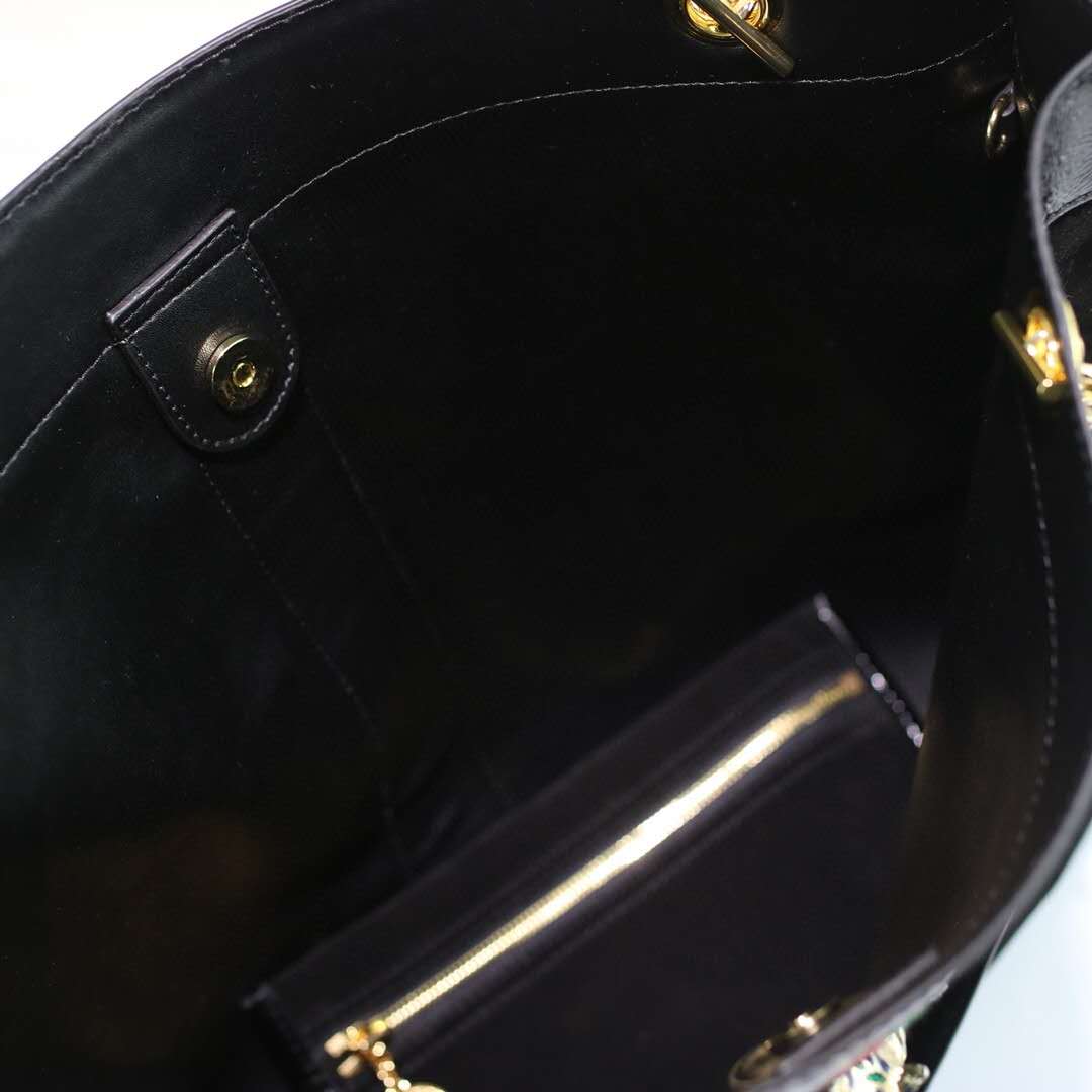 Gvc*1 Tote Handbag