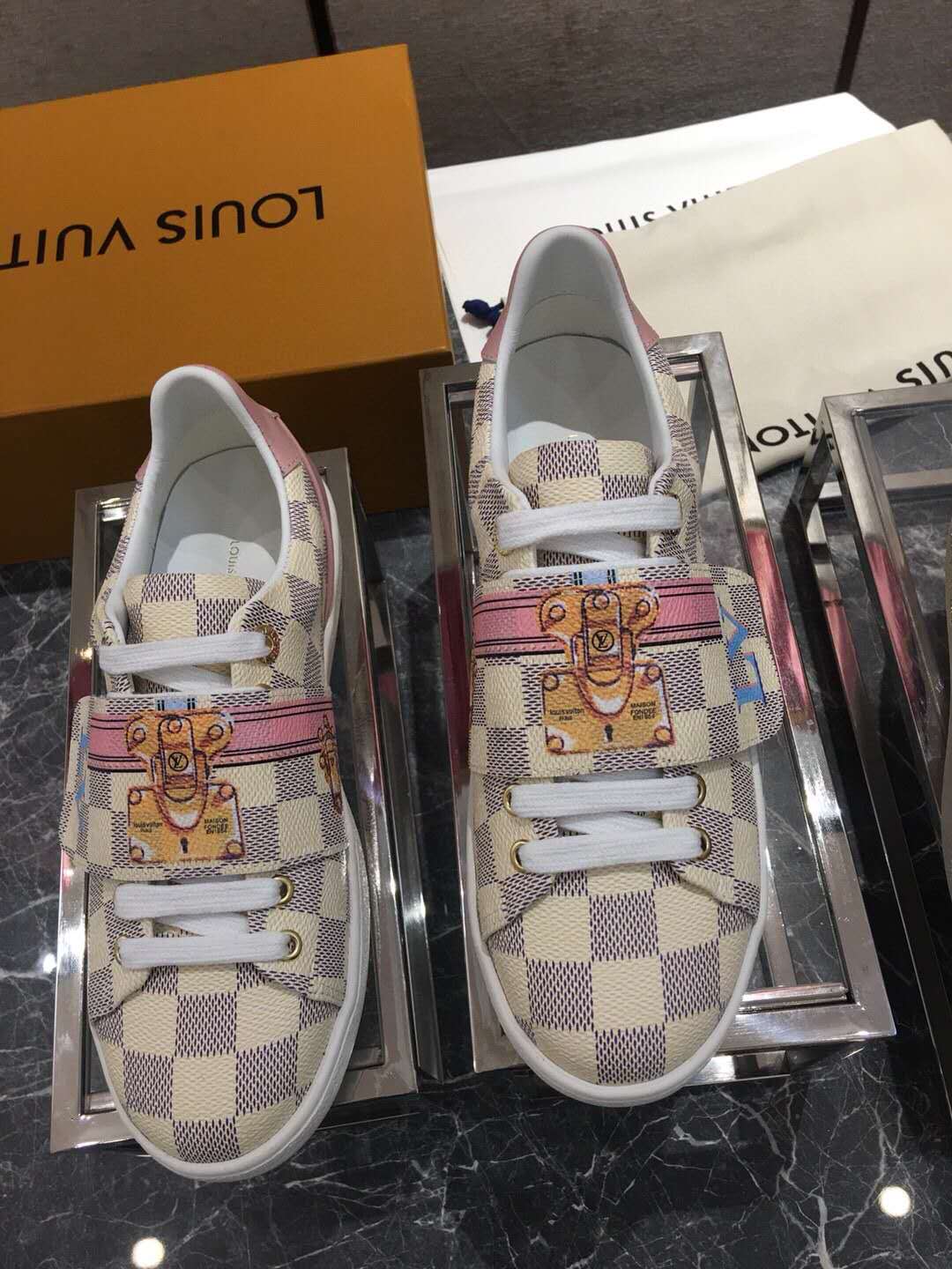 L0vis Vvtt0n Sneakers 004