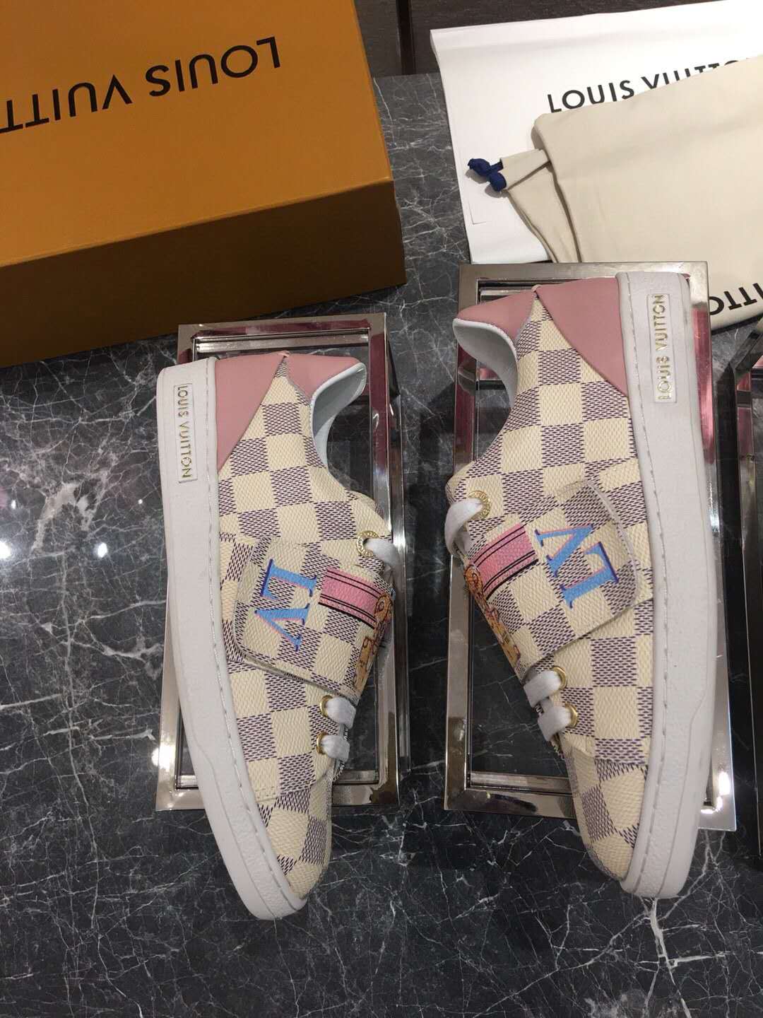 L0vis Vvtt0n Sneakers 004