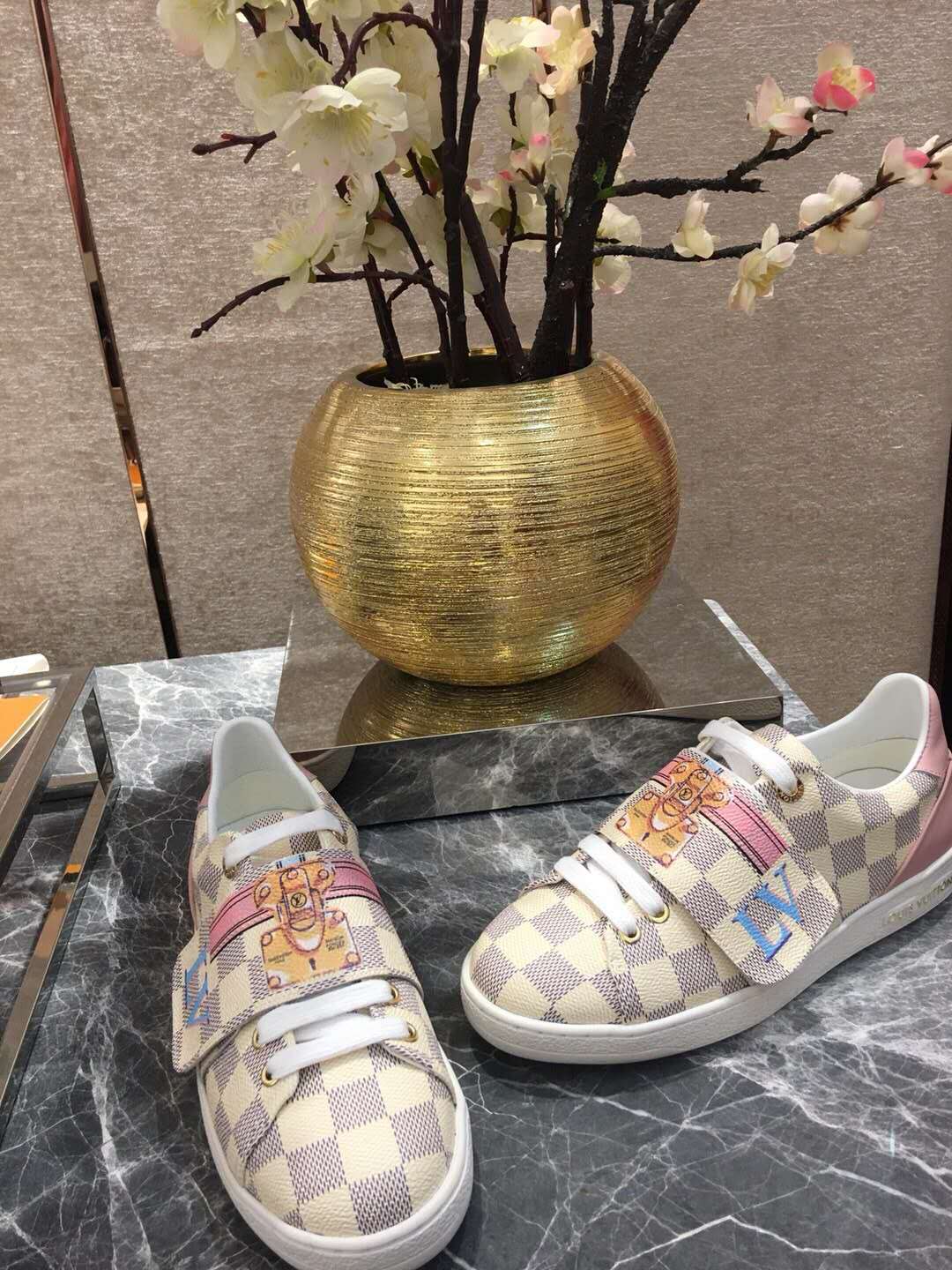 L0vis Vvtt0n Sneakers 004