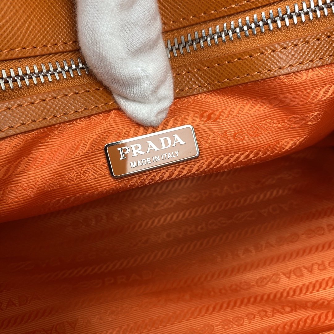 Pra*a Saffiano Leather Bag 1BA296 23cm 001