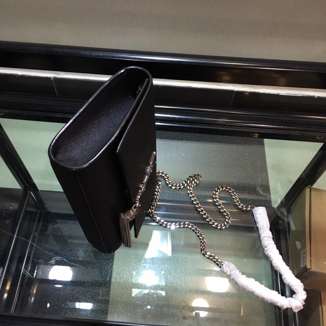 Y51 Chain Shoulder Bag 24cm 001