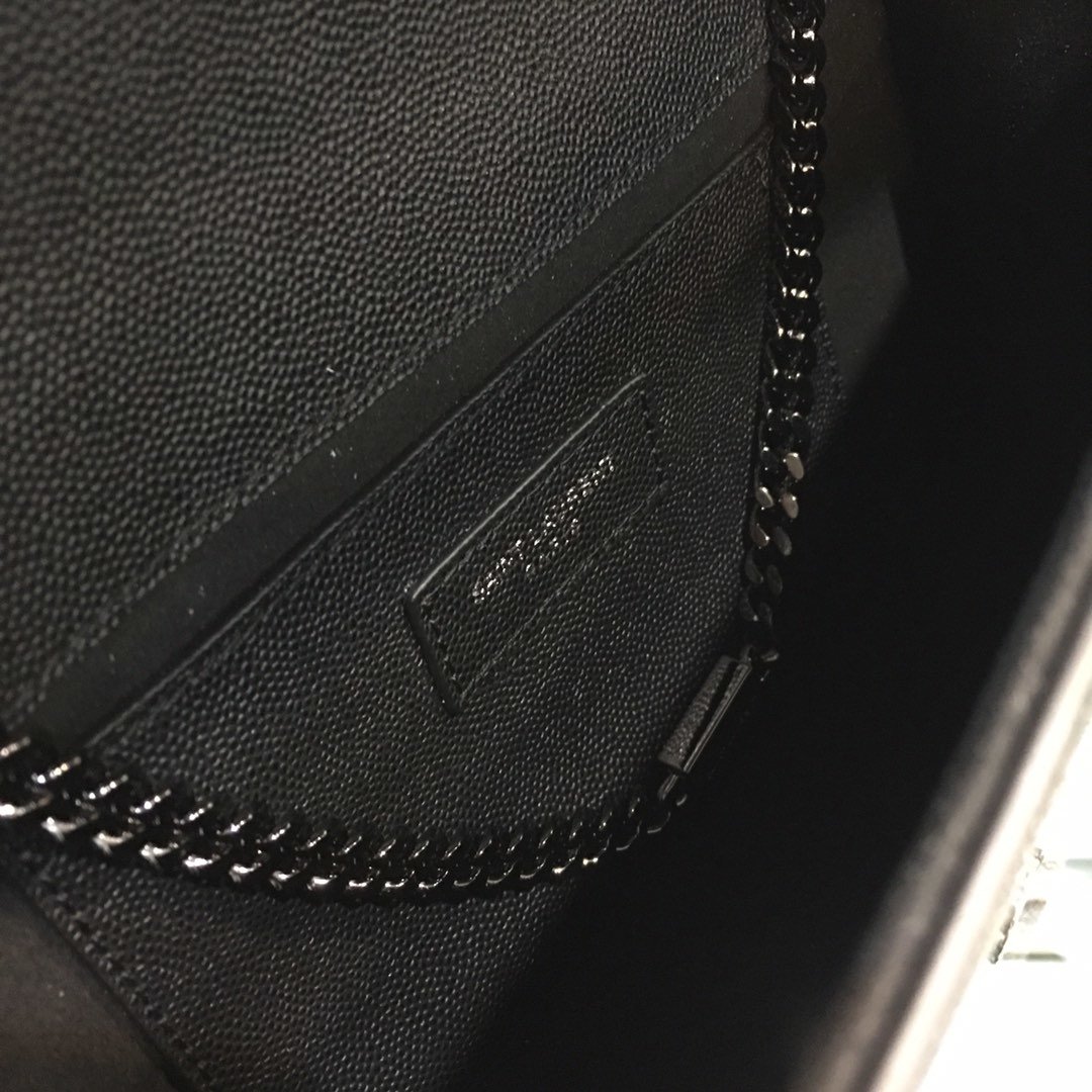 Y51 Chain Shoulder Bag 24cm 004
