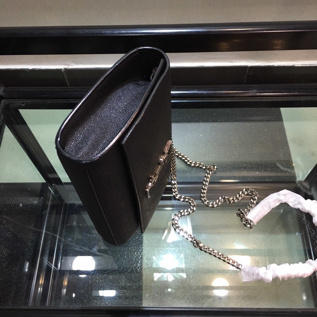 Y51 Chain Shoulder Bag 24cm 005