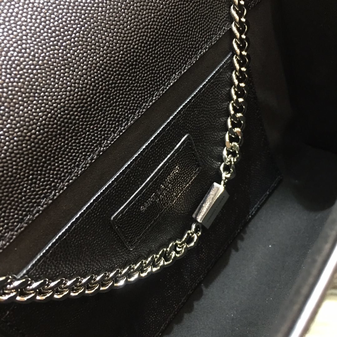 Y51 Chain Shoulder Bag 24cm 005