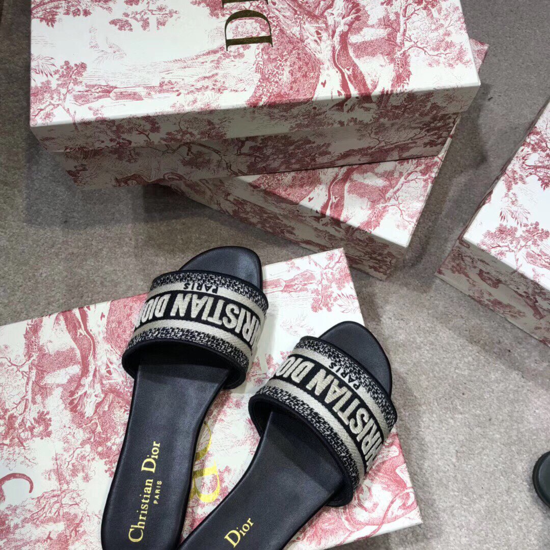 D10r Slippers 001