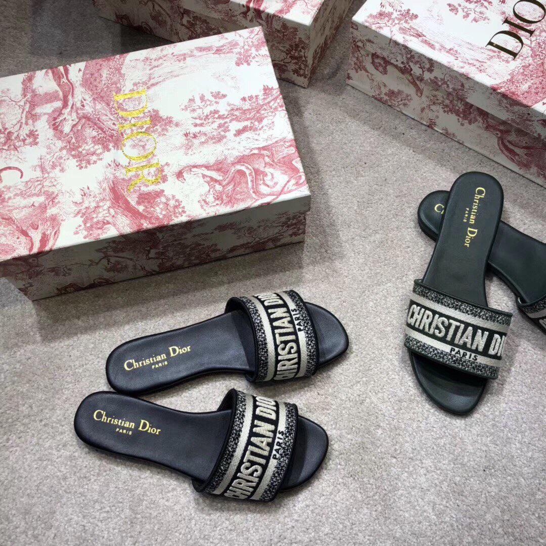 D10r Slippers 001