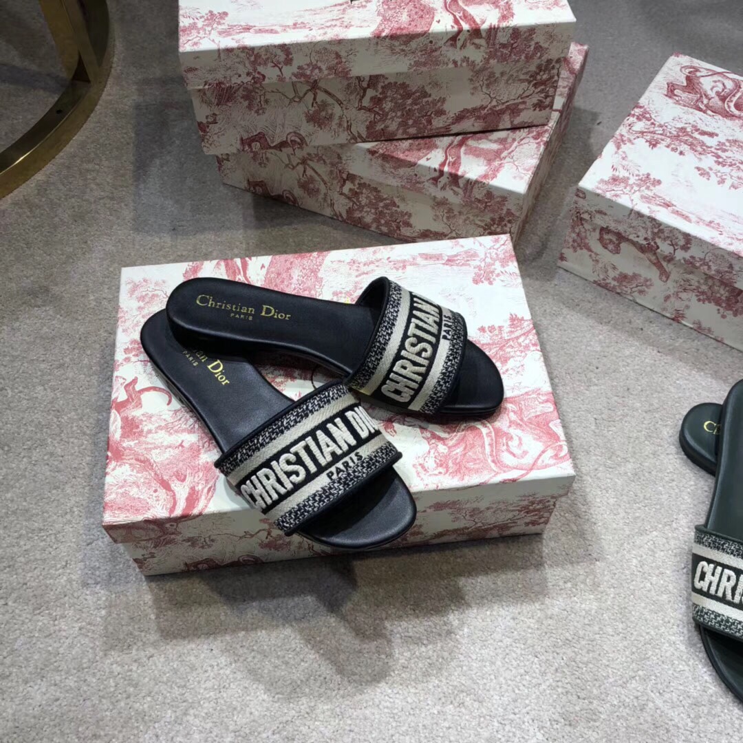 D10r Slippers 001