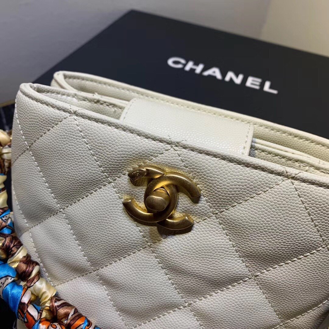 Ch**el Bucket bag 18cm White