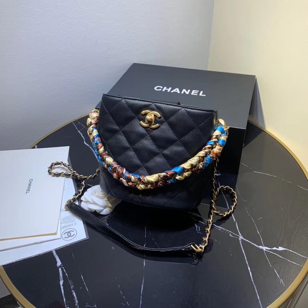Ch**el Bucket bag 18cm Black