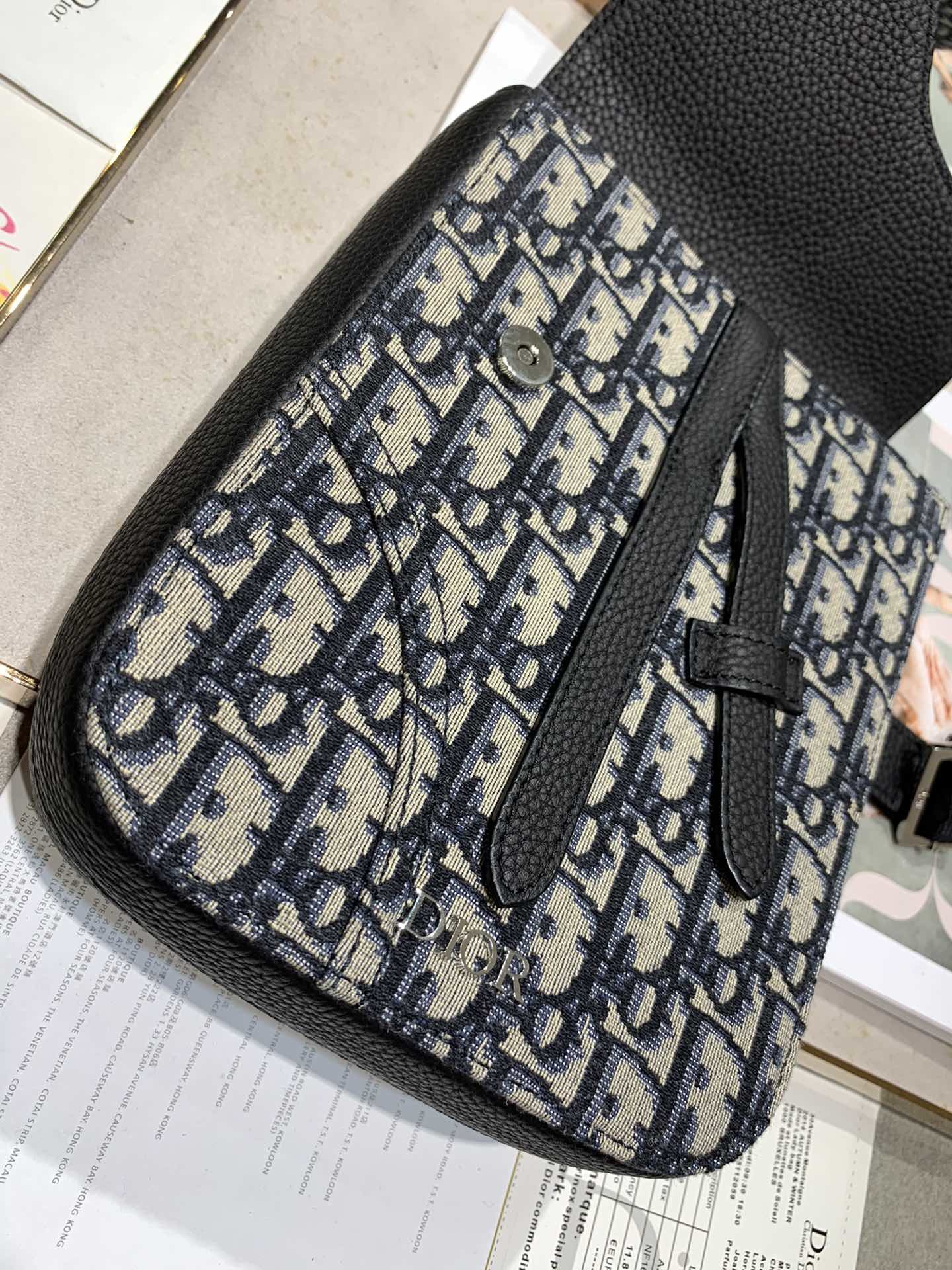 D10r Oblique Shoulderbag 16cm 001