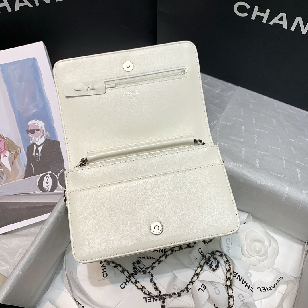 Ch**el Chain bag white 19cm