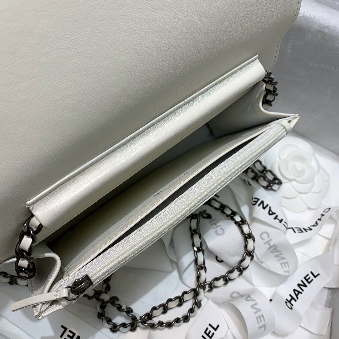 Ch**el Chain bag white 19cm