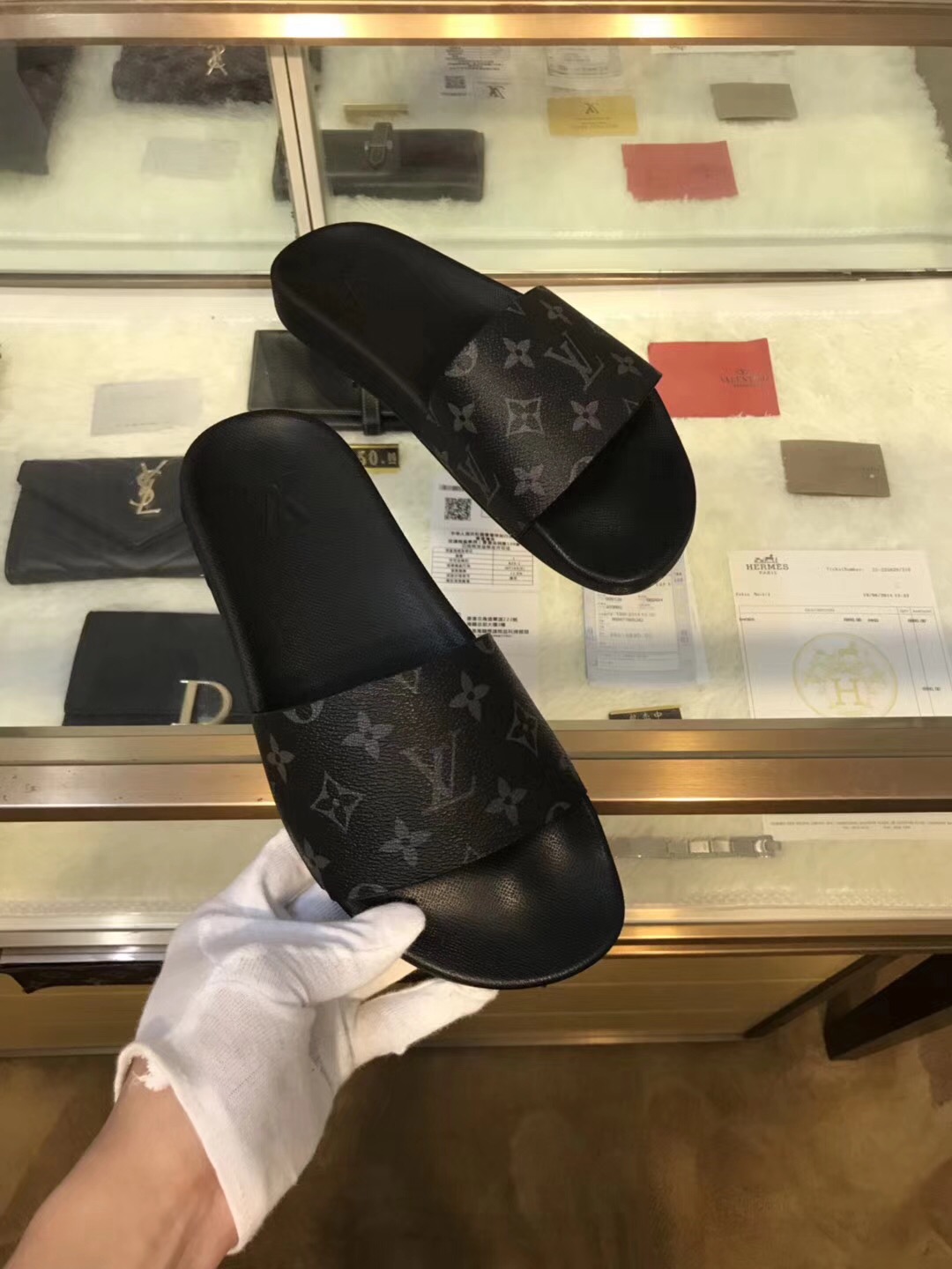 L0vis Vvtt0n Slipper 003