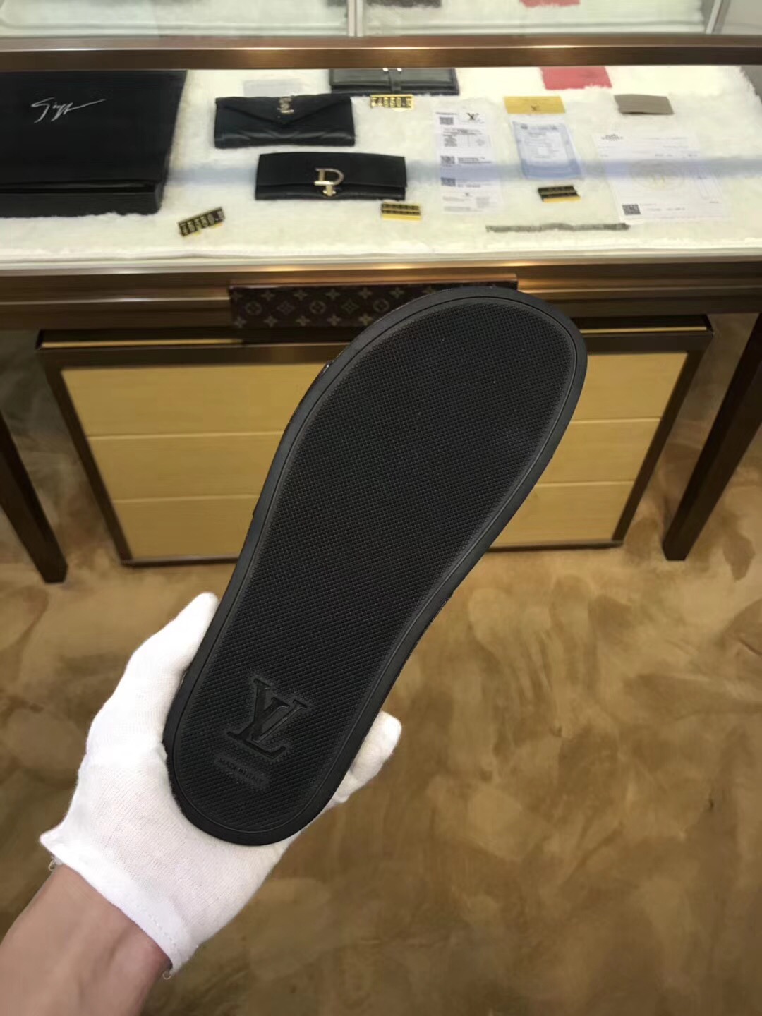 L0vis Vvtt0n Slipper 003