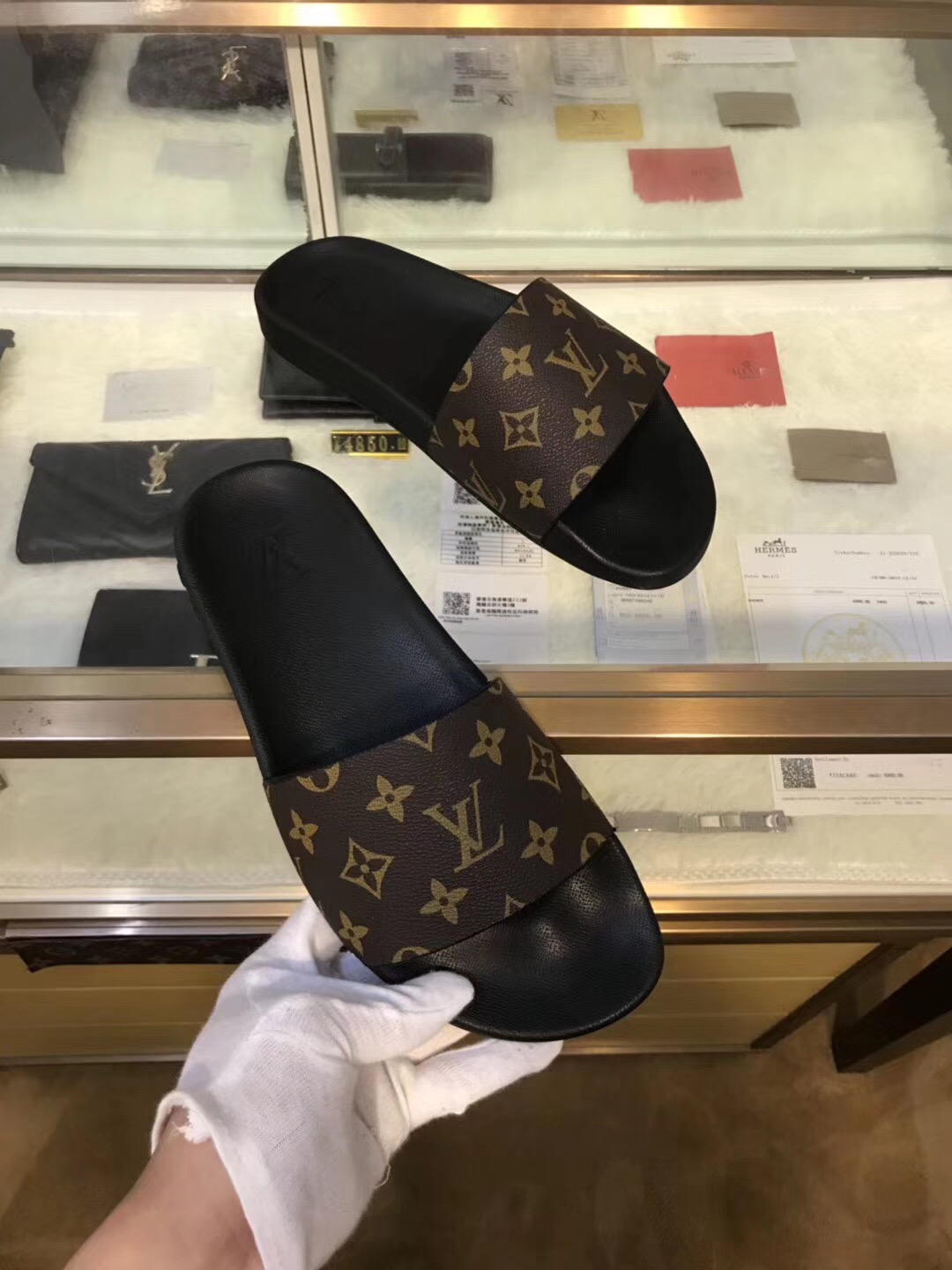 L0vis Vvtt0n Slipper 004