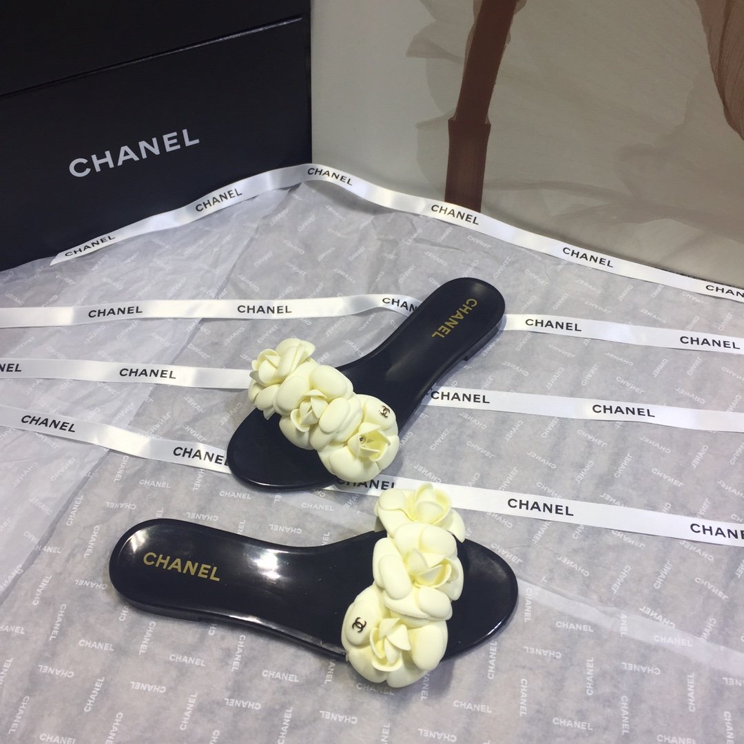 Ch**el Sandals White