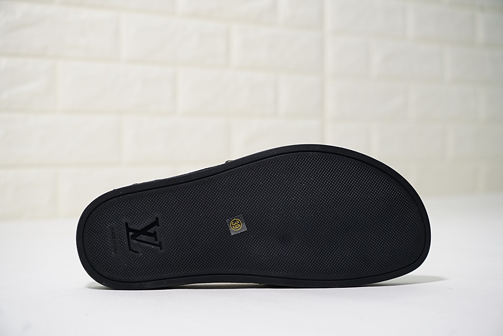 L0vis Vvtt0n Slipper 011