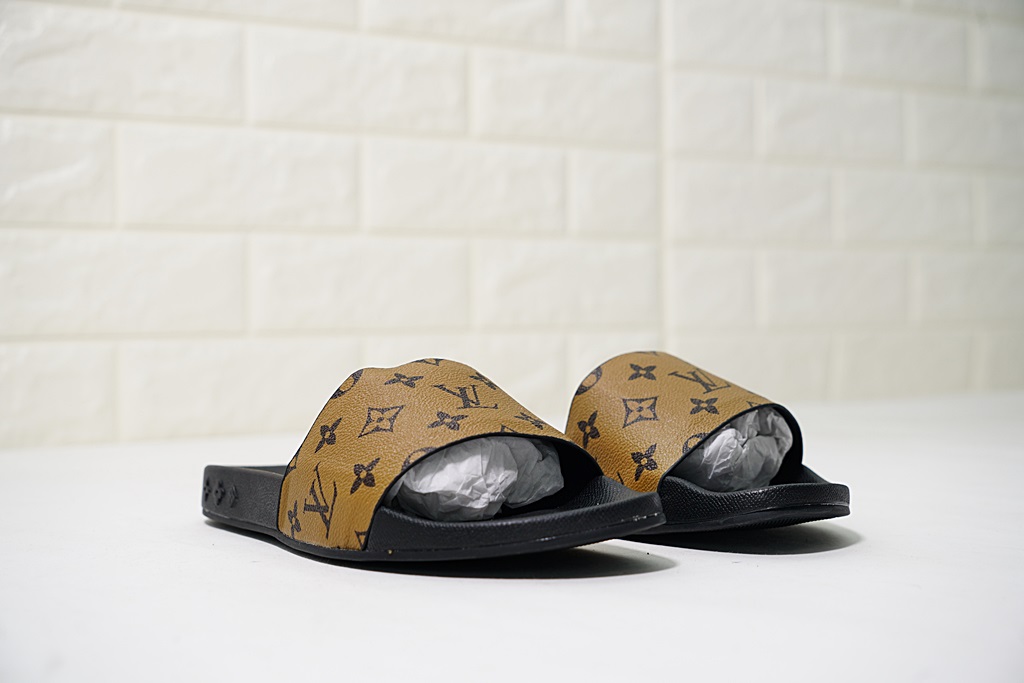 L0vis Vvtt0n Slipper 011