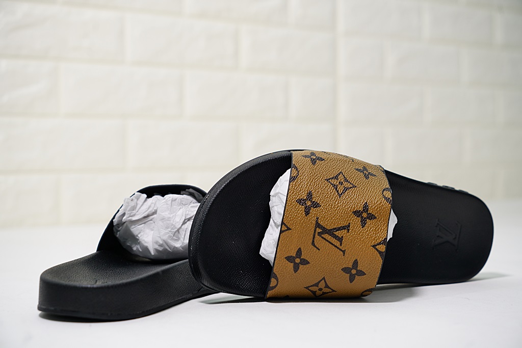 L0vis Vvtt0n Slipper 011