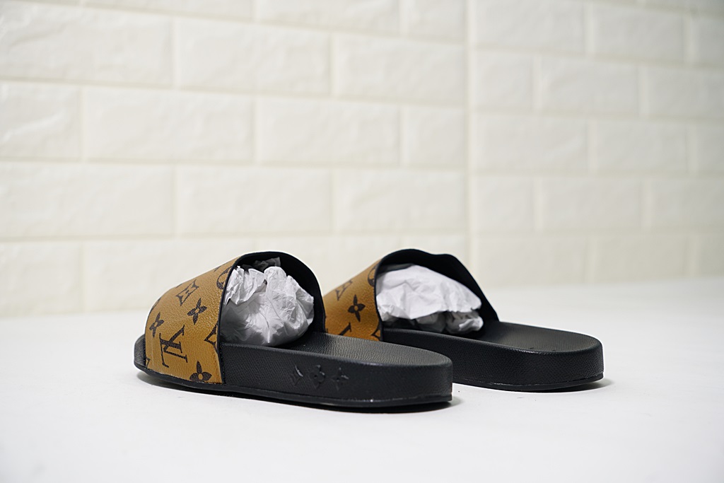 L0vis Vvtt0n Slipper 011